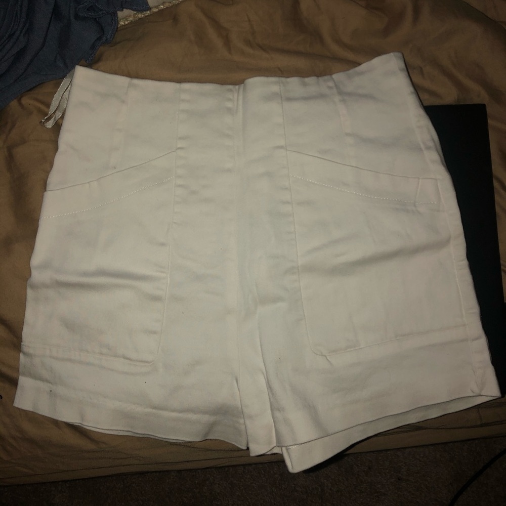 White, high waisted sailor shorts !